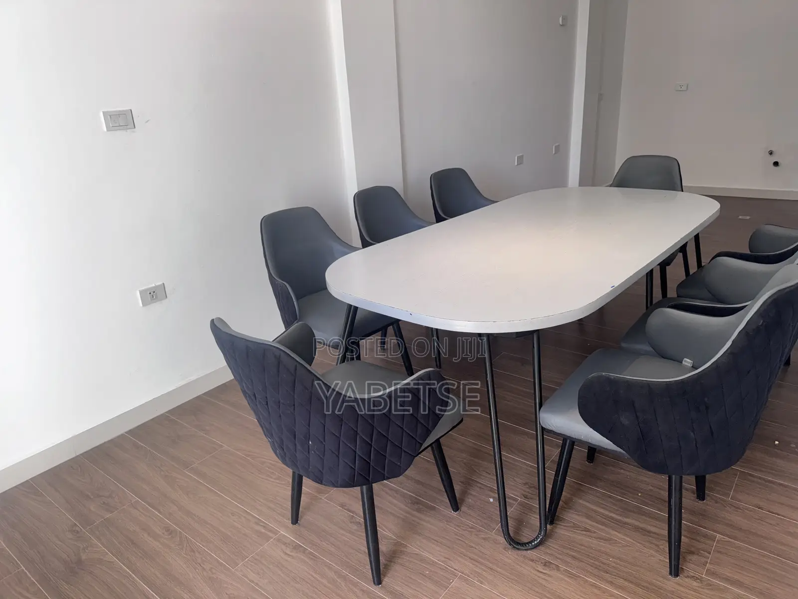 Dinning Table With 8 Chairs