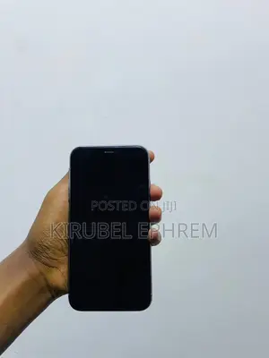 Photo - Apple iPhone 11 64 GB Purple