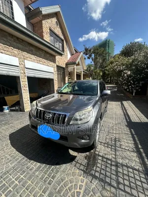 Photo - Toyota Land Cruiser Prado 3.0 TD 2011 Gray