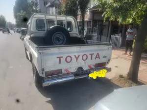 Toyota Land Cruiser 2016 White