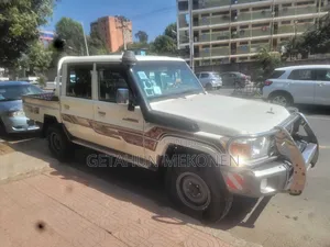 Toyota Land Cruiser 2016 White