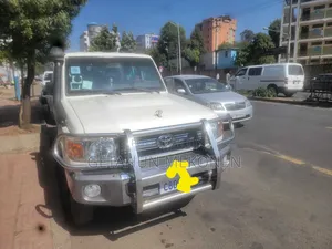 Toyota Land Cruiser 2016 White