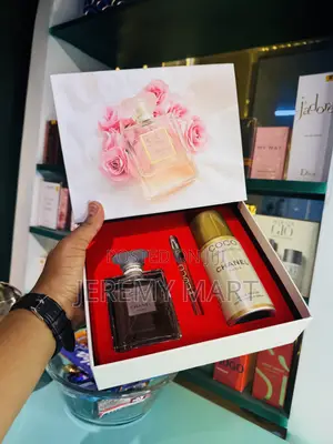 Photo - Coco Chanel Mademoiselle Gift Box for Ladies