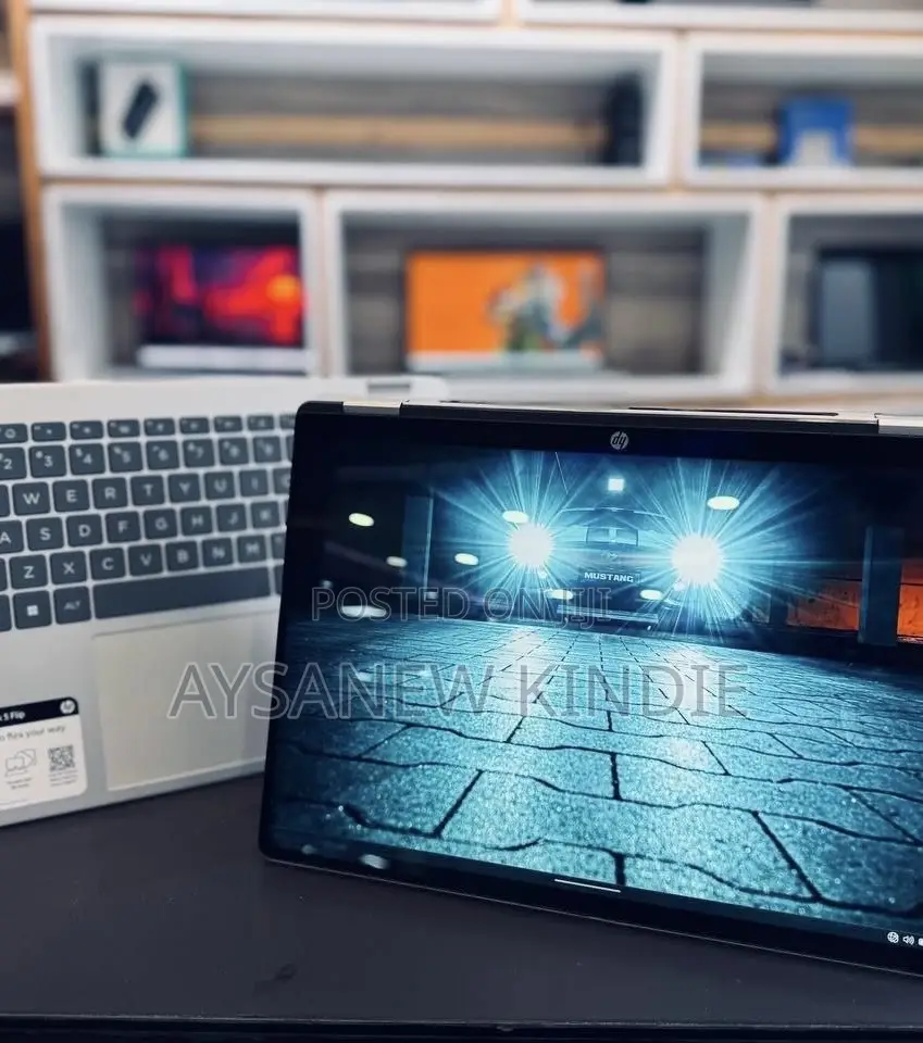 New Laptop HP OmniBook 5 Flip 16GB Intel Core 7 SSD 512GB