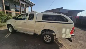 Toyota Hilux 2012 Silver