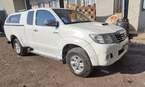 Toyota Hilux 2012 Silver