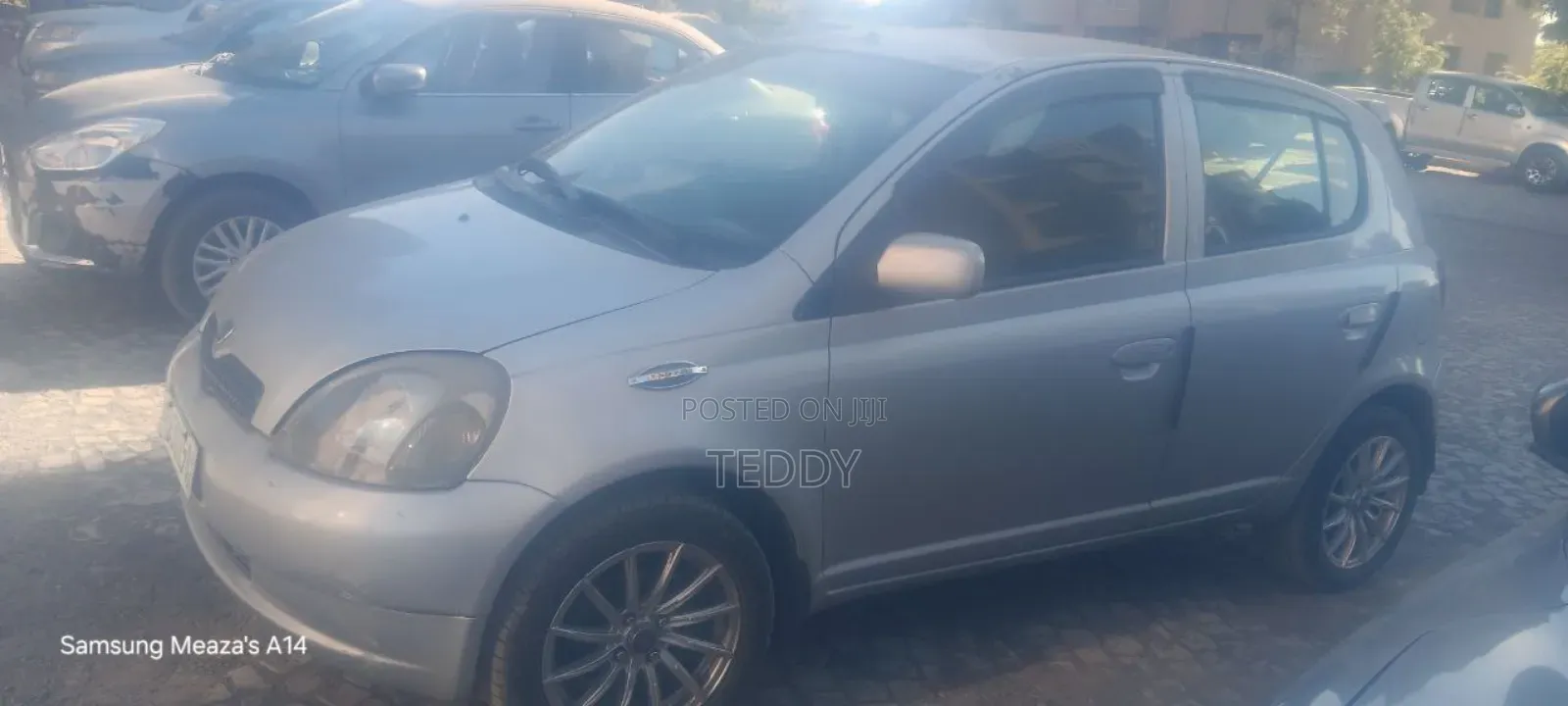 Toyota Vitz 2001 Silver