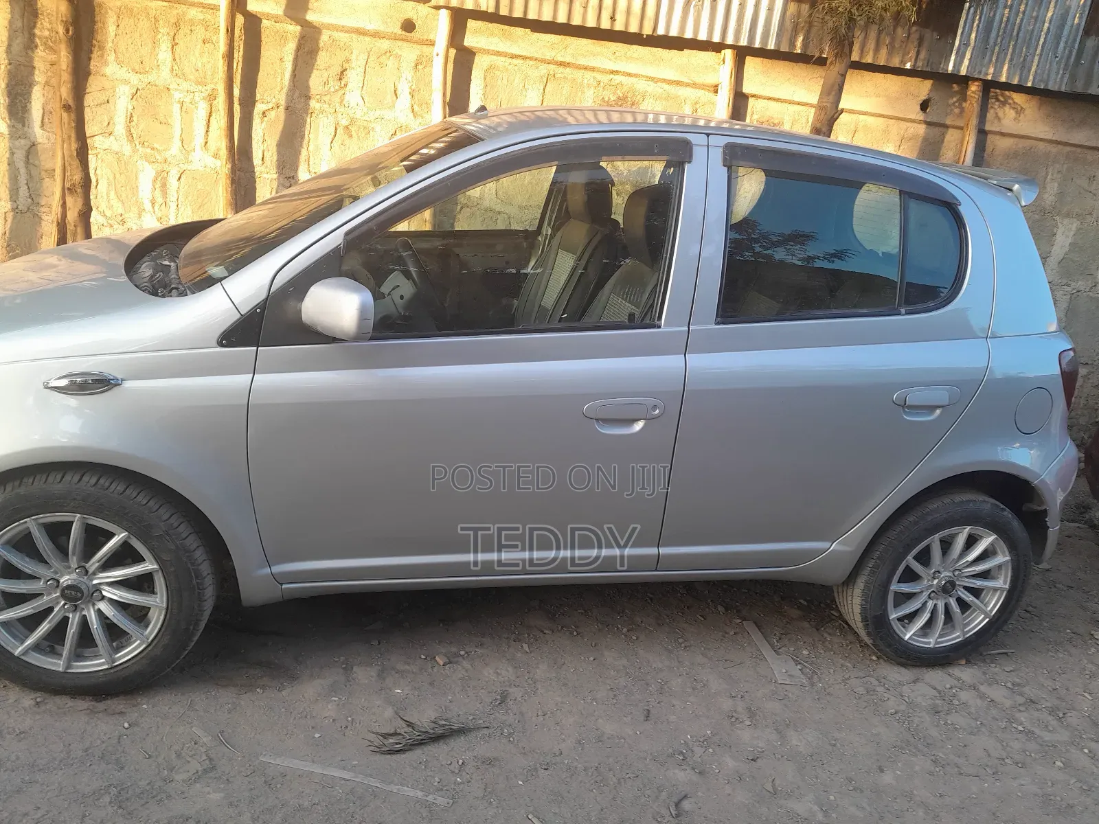 Toyota Vitz 2001 Silver