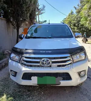 Photo - Toyota Hilux Revo Smart Cab Deisel 2.4 AWD 2019 White
