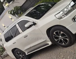 Photo - Toyota Land Cruiser 2020 Ivory