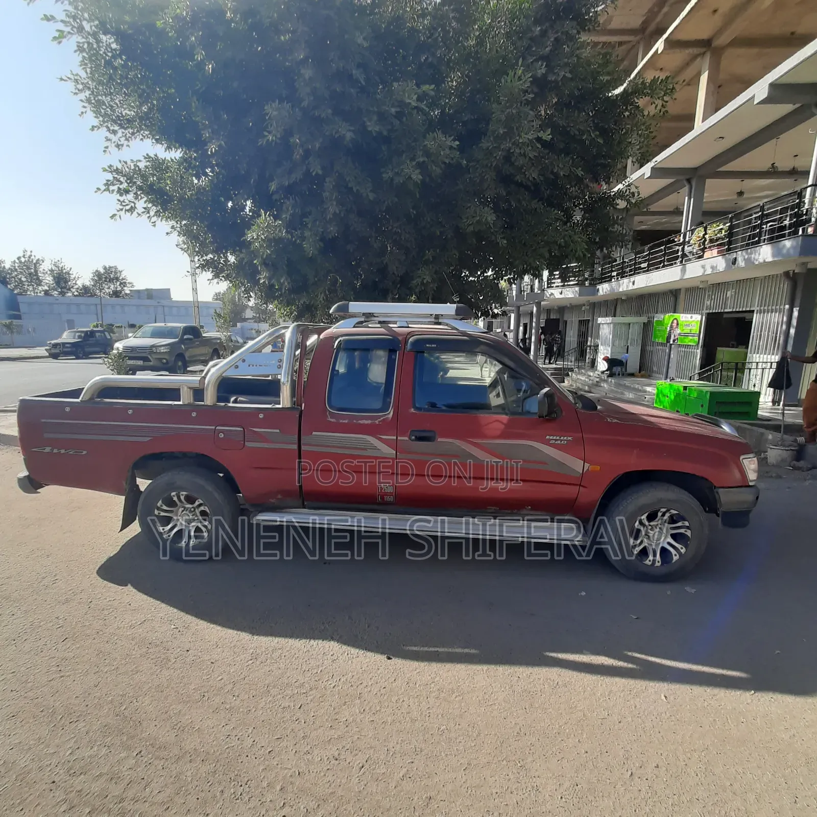 Toyota Hilux 2000 Burgundy