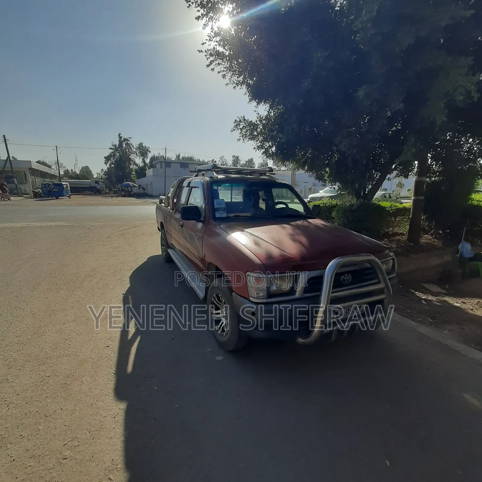 Toyota Hilux 2000 Burgundy