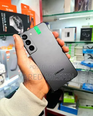 Photo - New Samsung Galaxy S22 5G 128 GB Black