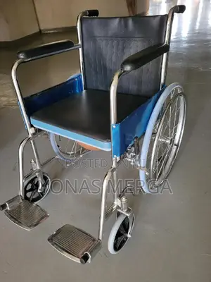 Photo - Toilet Wheelchair艷昀commode Wheelchair Has Steel Frame, 露self-Propelled