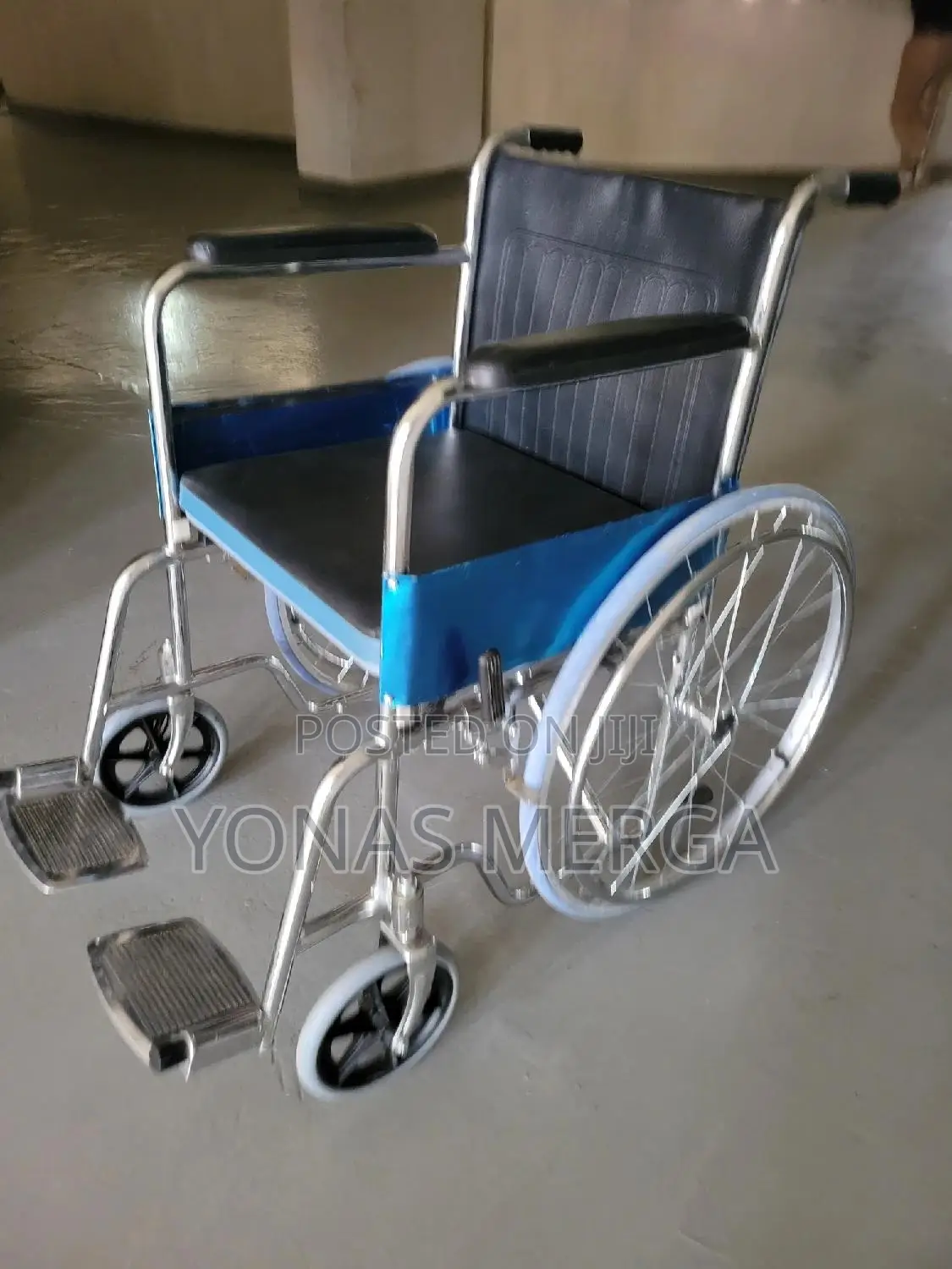 Toilet Wheelchair節晫inbuilt Commode Seat Underneath Main Seat of Chair