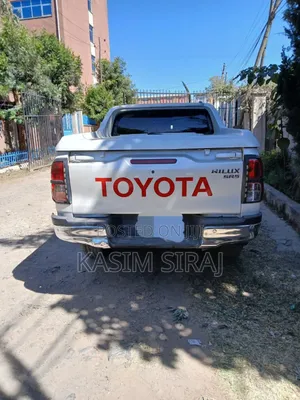 Toyota Hilux Revo Double Cab Deisel 2.4 AWD 2019 White