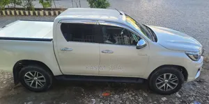 Toyota Hilux Revo Double Cab Deisel 2.4 AWD 2019 White