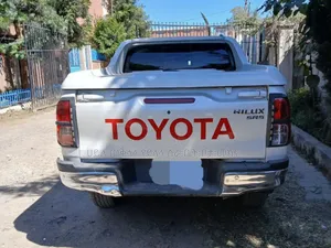 Toyota Hilux 2019 White
