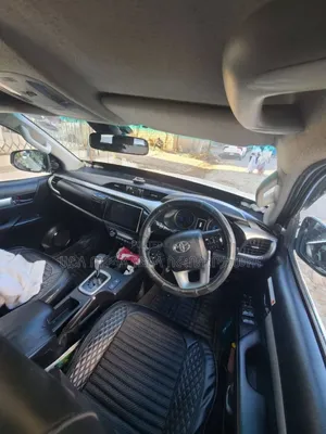 Toyota Hilux 2019 White