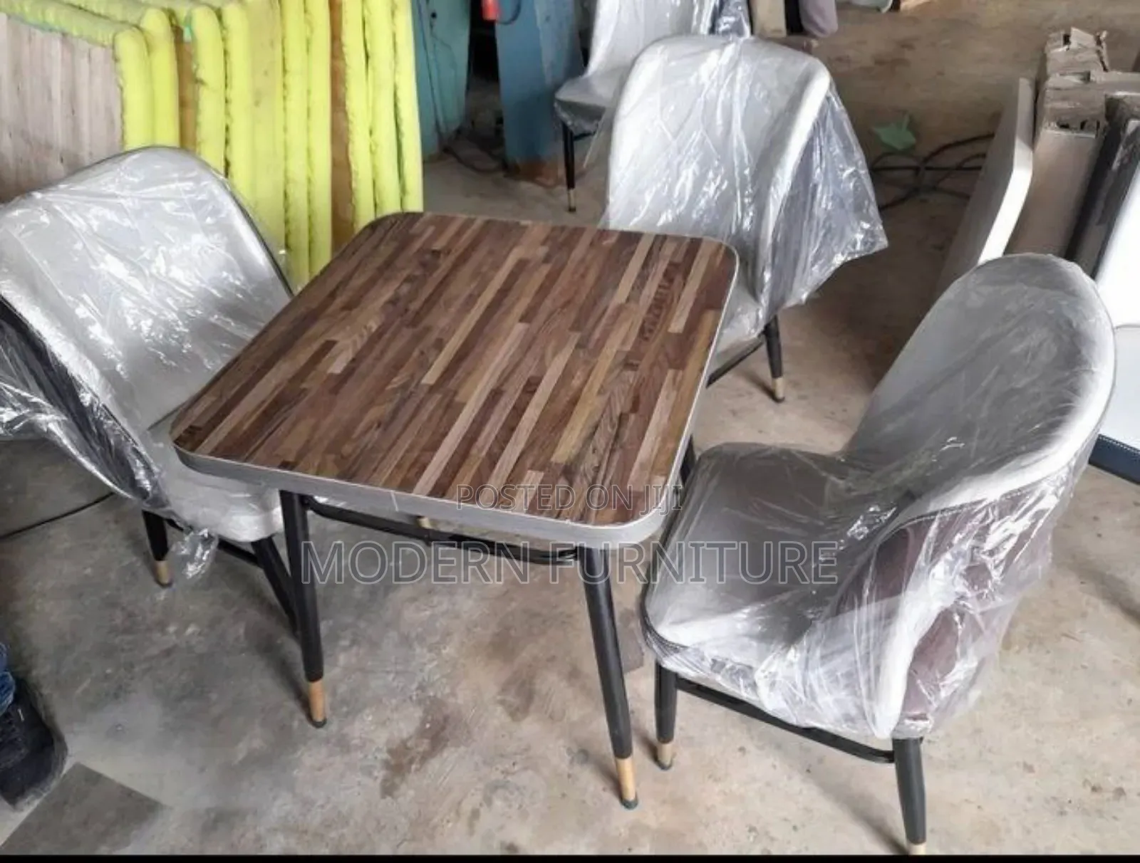 Cafe Hoteal Ande Home Table ጠረፔዛ