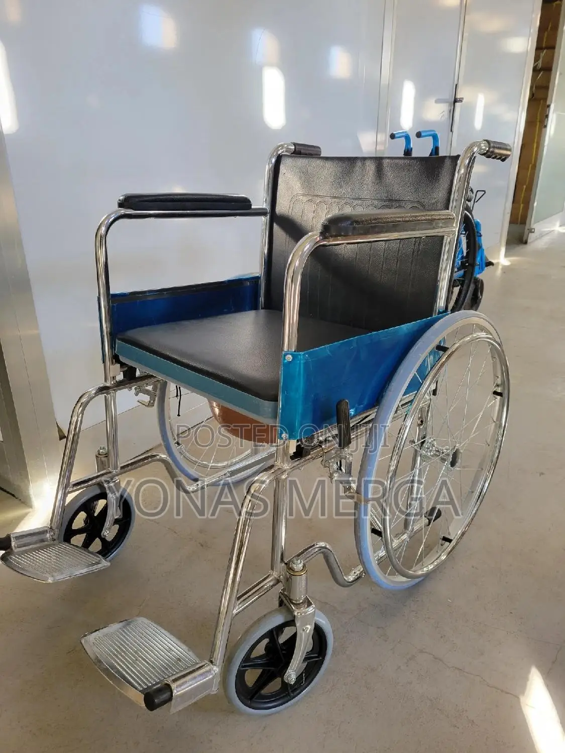 Toilet Wheelchair坌屣commode Wheelchair/One of the Multipurpose Chair.