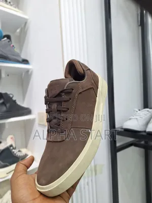  Cat Original Flat Sneakers 
 Made in Vietnam