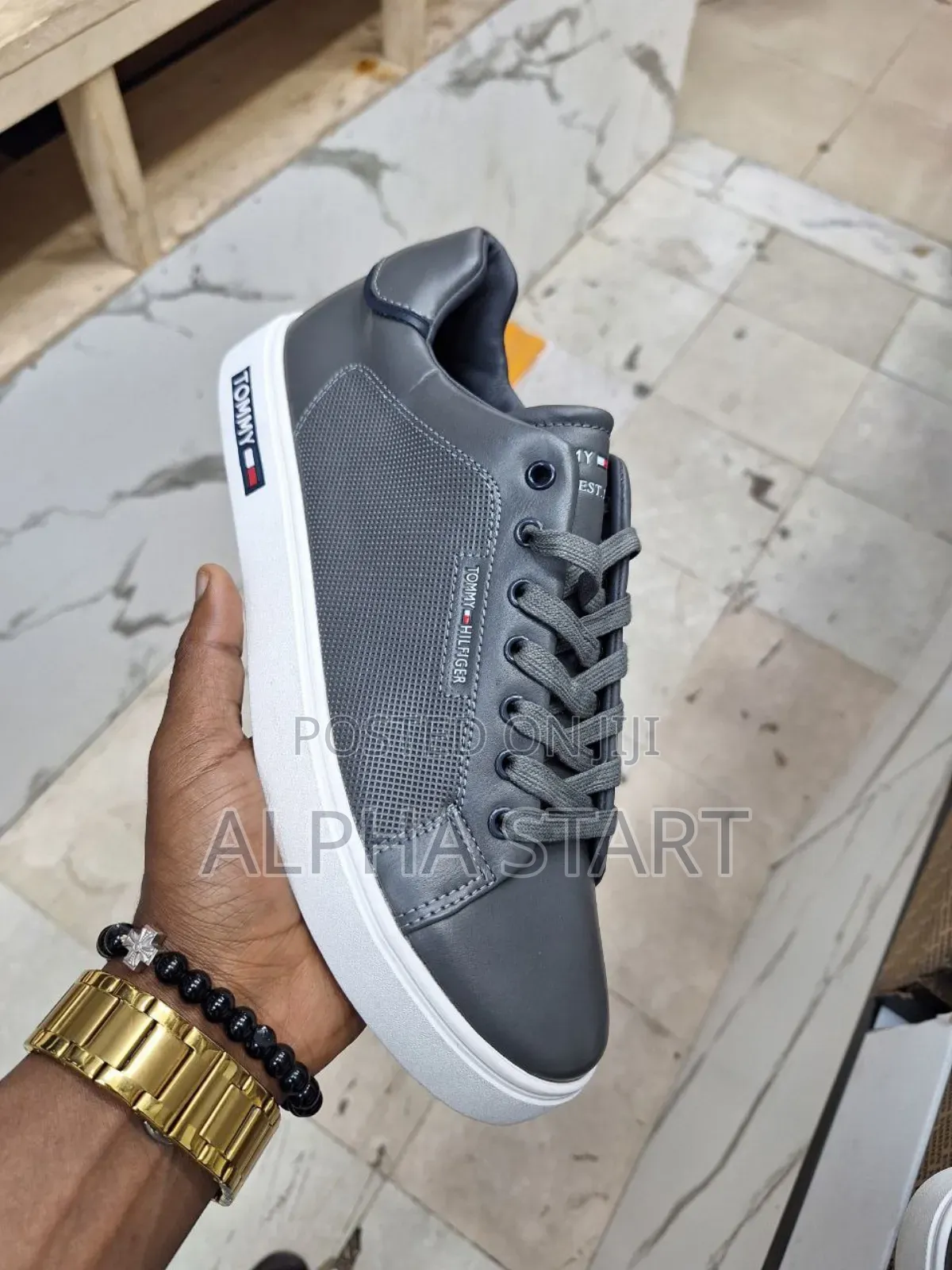  New Arrival  
 Tommy Hilfger
 Made in Vietnam