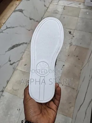  New Arrival  
 Tommy Hilfger
 Made in Vietnam