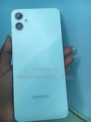 Photo - Samsung Galaxy M05 64 GB Bronze