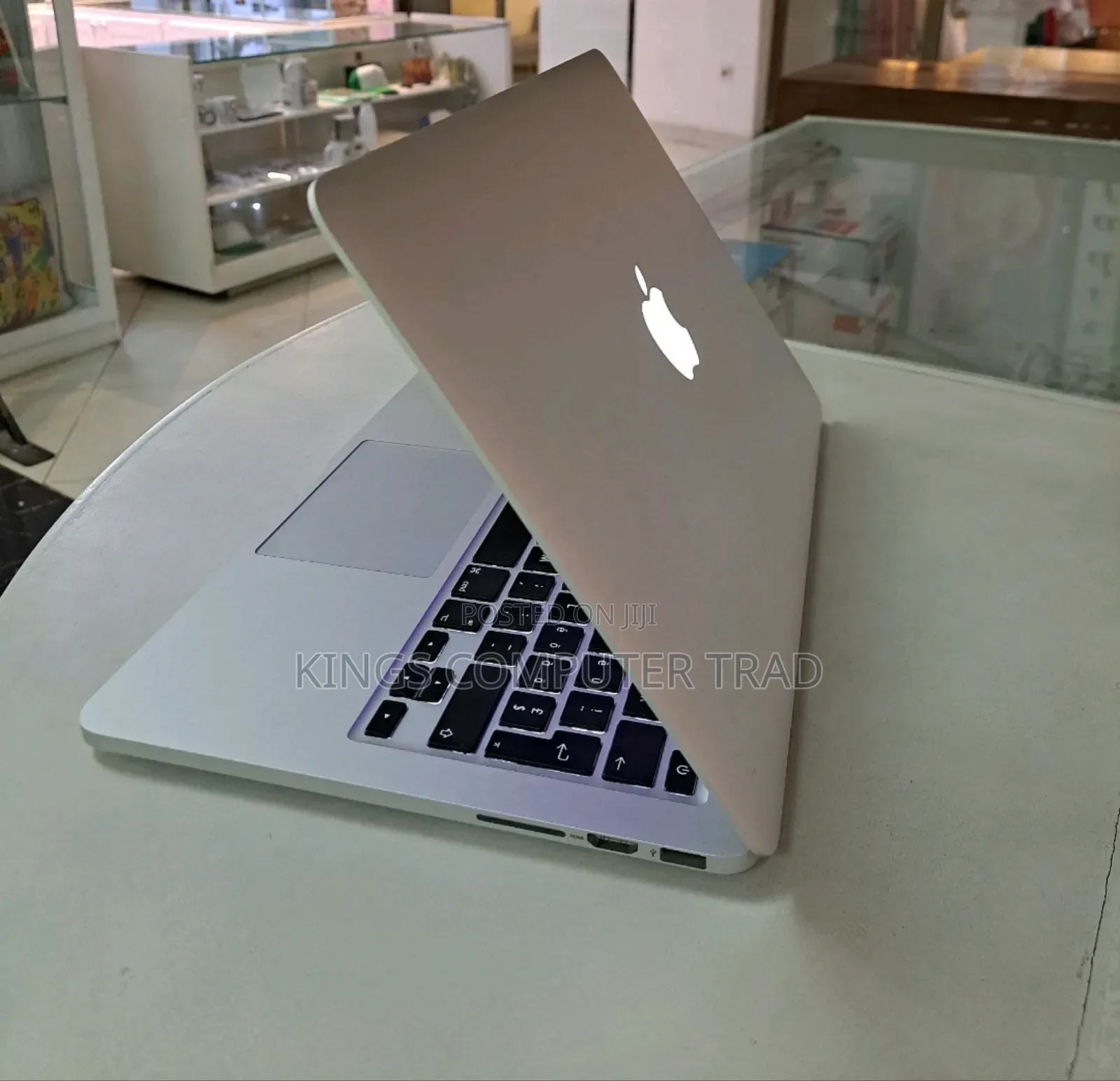 New Laptop Apple MacBook 2015 8GB Intel Core I5 SSD 256GB
