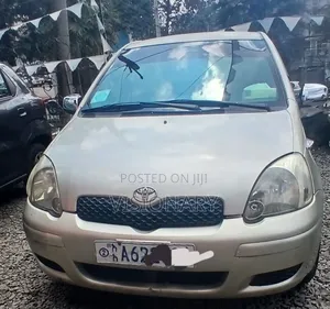 Photo - Toyota Vitz 2004 Gold