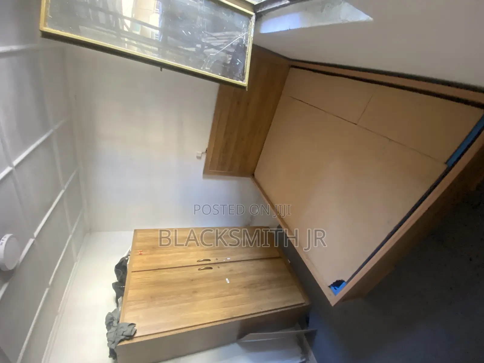 Bed and Wardrobe ኣልጋ እና ቁምሳጥን