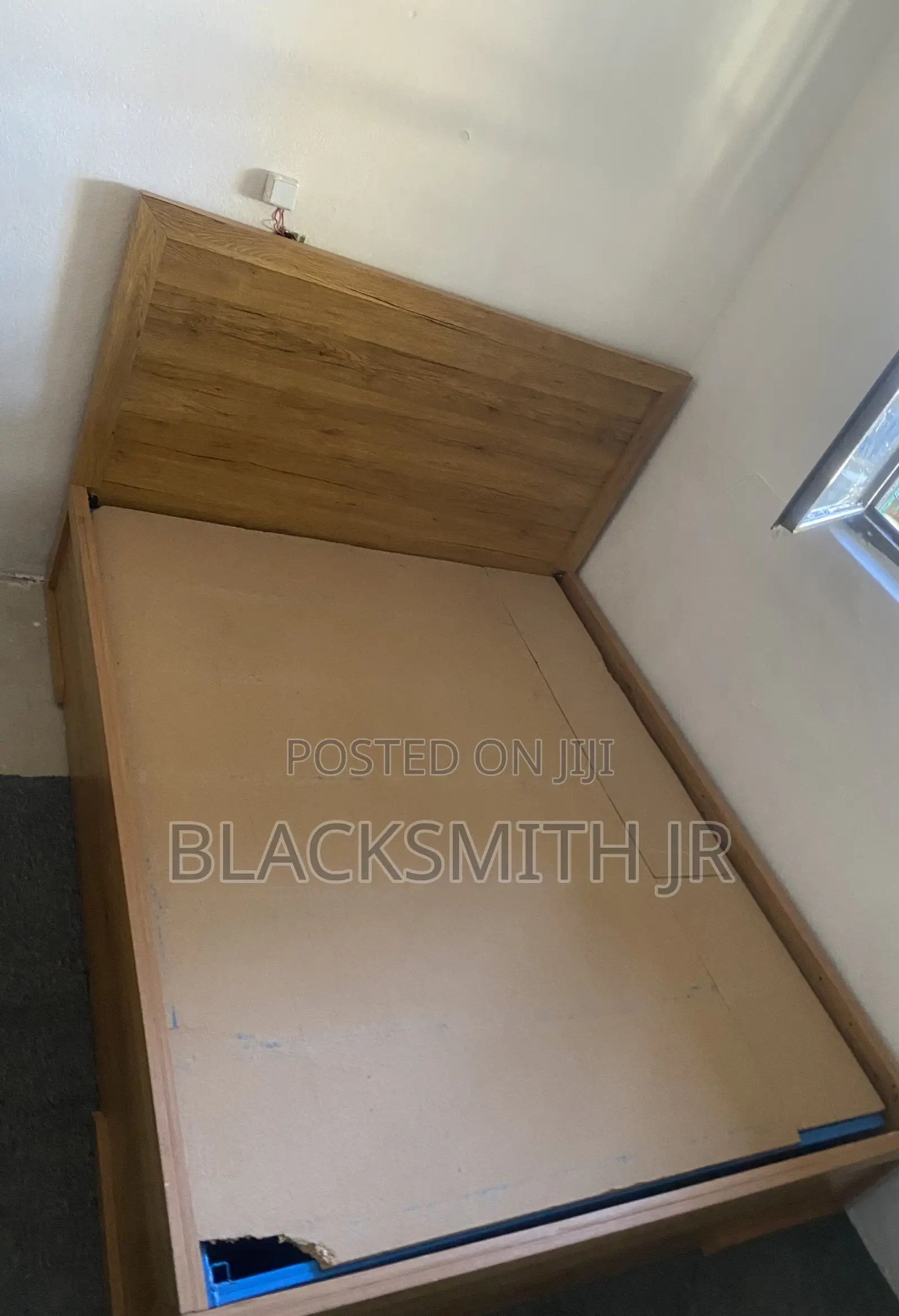 Bed and Wardrobe ኣልጋ እና ቁምሳጥን