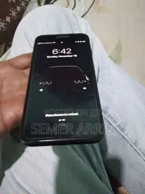 Photo - Apple iPhone 7 32 GB Black