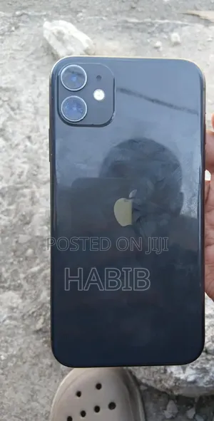 Photo - Apple iPhone 11 128 GB Black