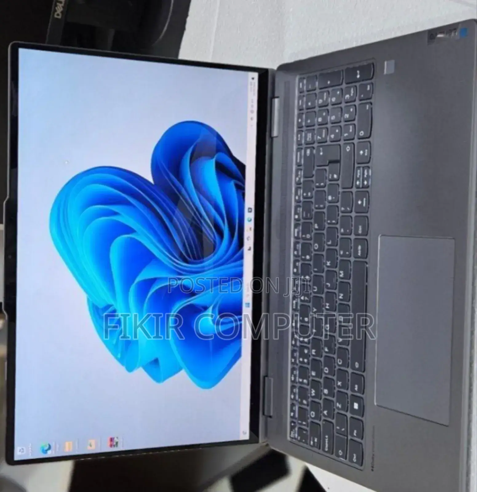 New Laptop Lenovo Yoga 7i 16GB Intel Core I7 SSD 512GB