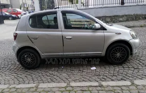 Toyota Vitz 2001 Silver