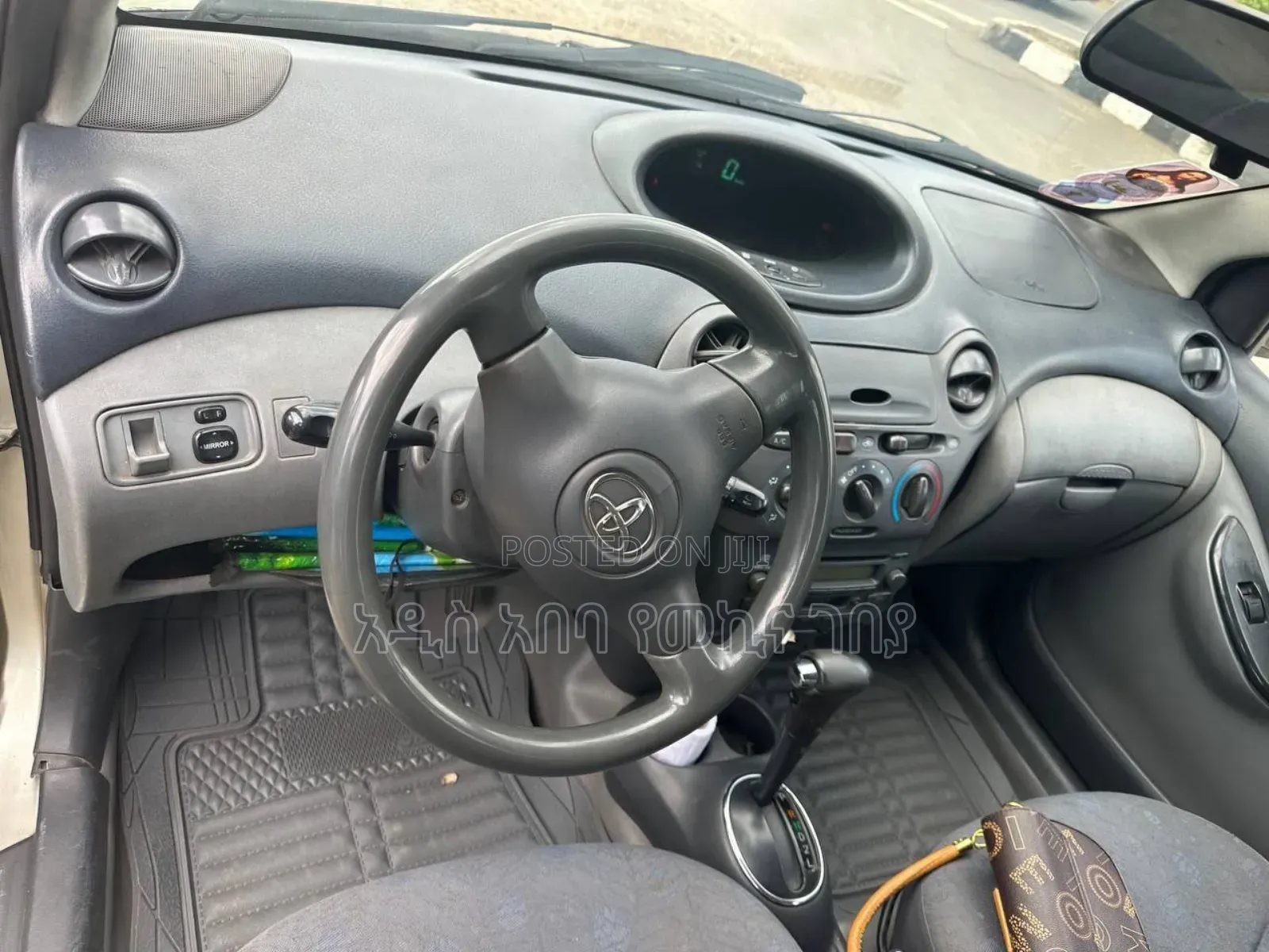 Toyota Vitz 2001 Silver