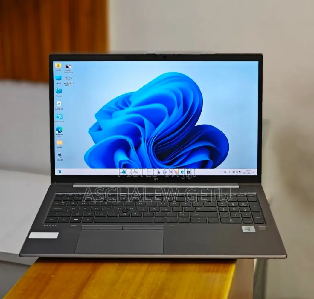 New Laptop HP ZBook Firefly 15 G7 16GB Intel Core I7 SSD 512GB