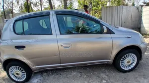 Toyota Vitz 2001 Silver