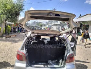 Toyota Vitz 2001 Silver