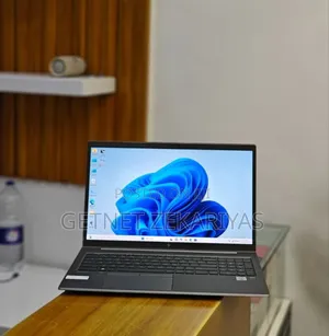 New Laptop HP ZBook Firefly 15 G7 16GB Intel Core I7 SSD 512GB