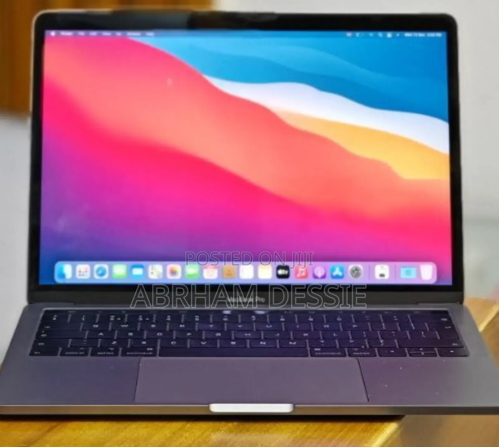 New Laptop Apple MacBook Pro 2018 16GB Intel Core I5 SSD 256GB