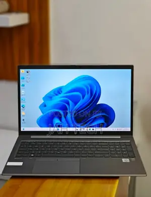 New Laptop HP ZBook Firefly 15 G7 16GB Intel Core I7 SSD 512GB