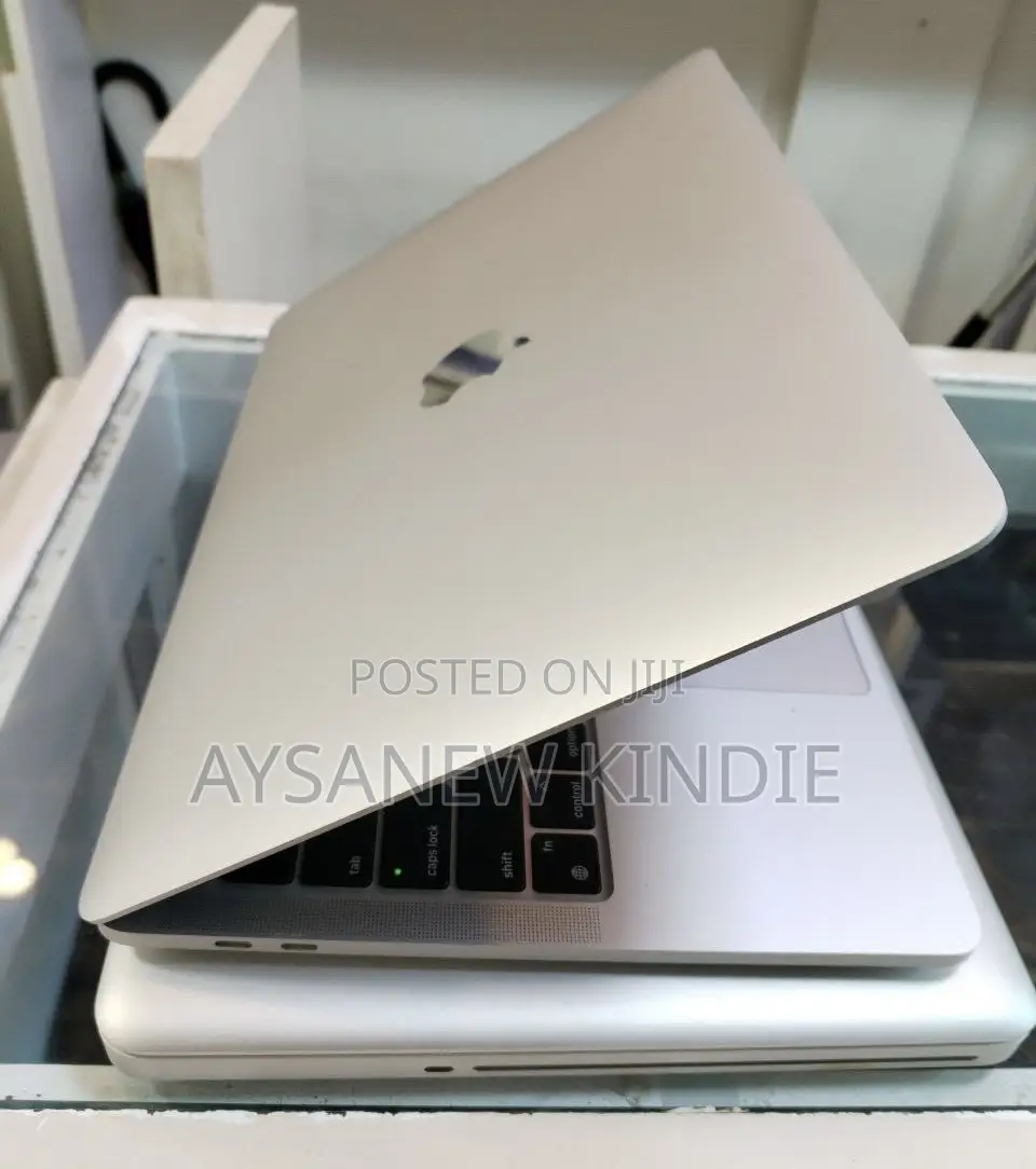 New Laptop Apple MacBook Pro 2020 M1 16GB Apple M1 Pro SSD 512GB