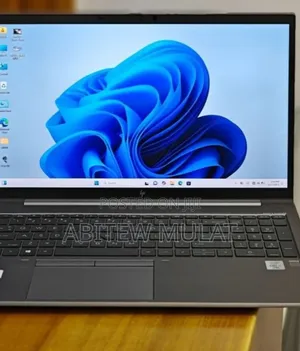 New Laptop HP ZBook Firefly 15 G7 16GB Intel Core I7 SSD 512GB