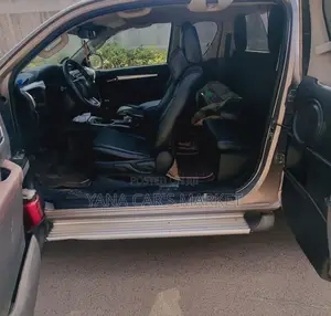 Toyota Hilux 2018 Gray