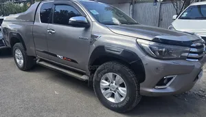 Photo - Toyota Hilux 2018 Gray