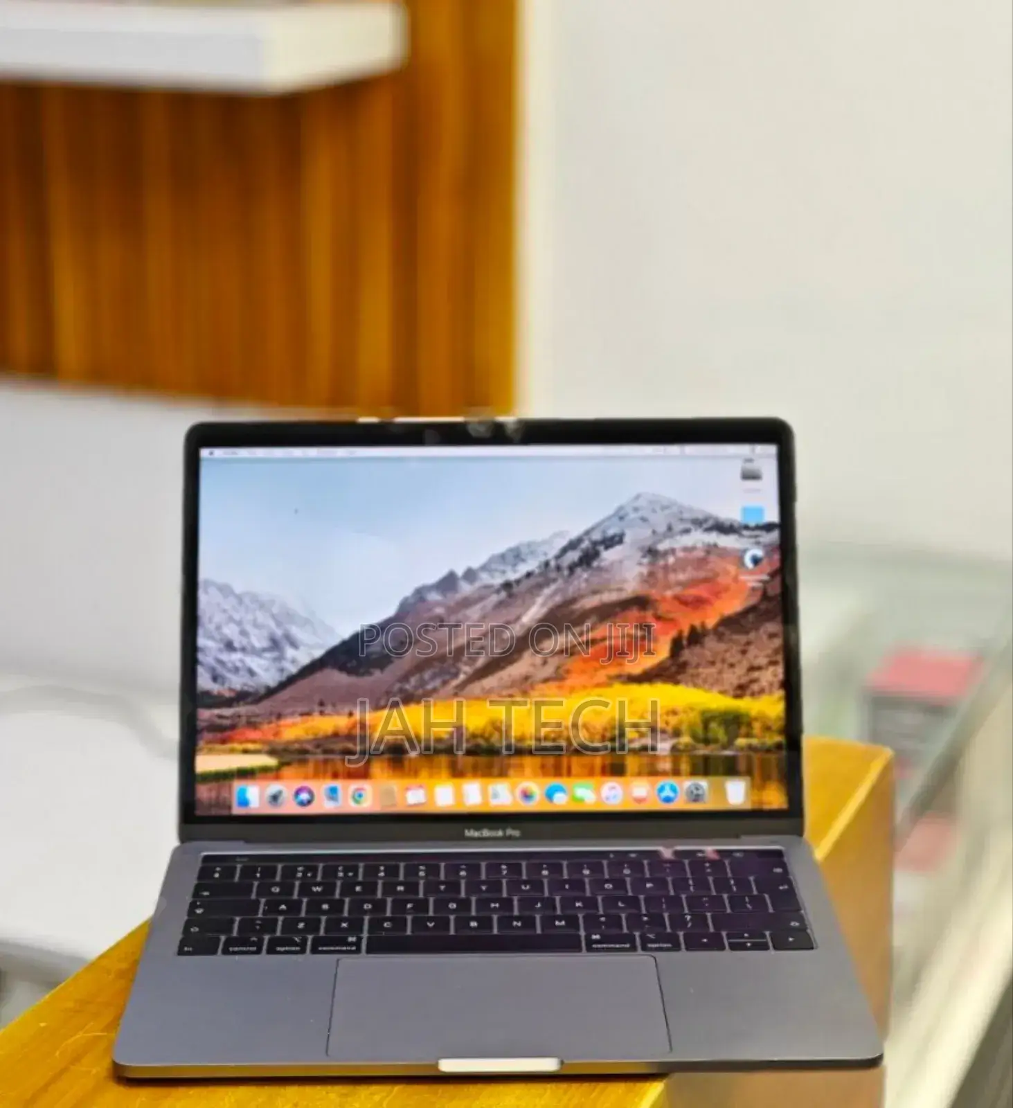 New Laptop Apple MacBook Pro 2019 16GB Intel Core I5 SSD 256GB