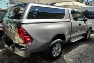 Toyota Hilux 2020 Gold